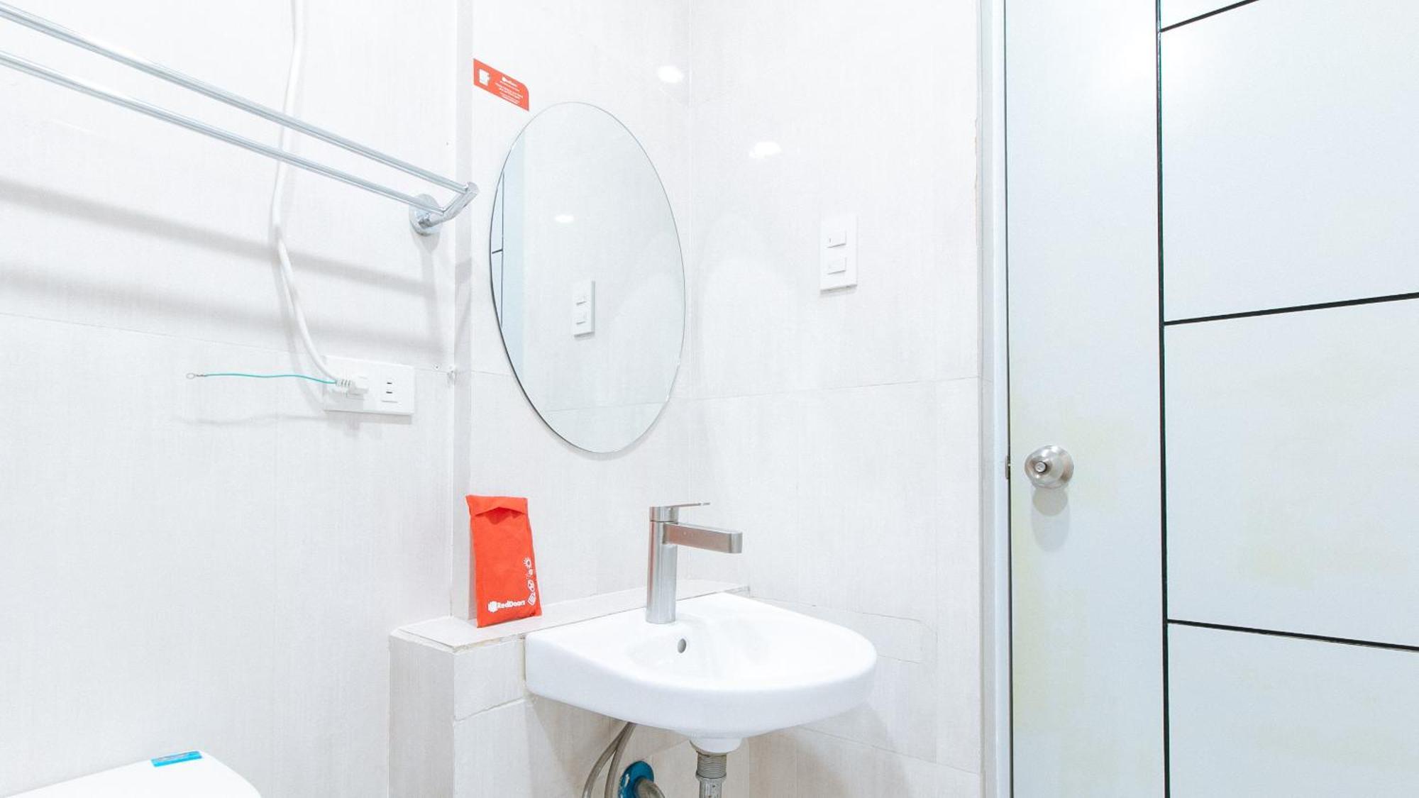 Reddoorz Near Naia Terminal 1 Hotel Paranaque City Ngoại thất bức ảnh